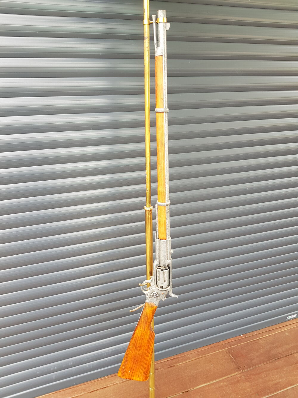 Lampadaire led bois/laiton porte fusil Meubles
