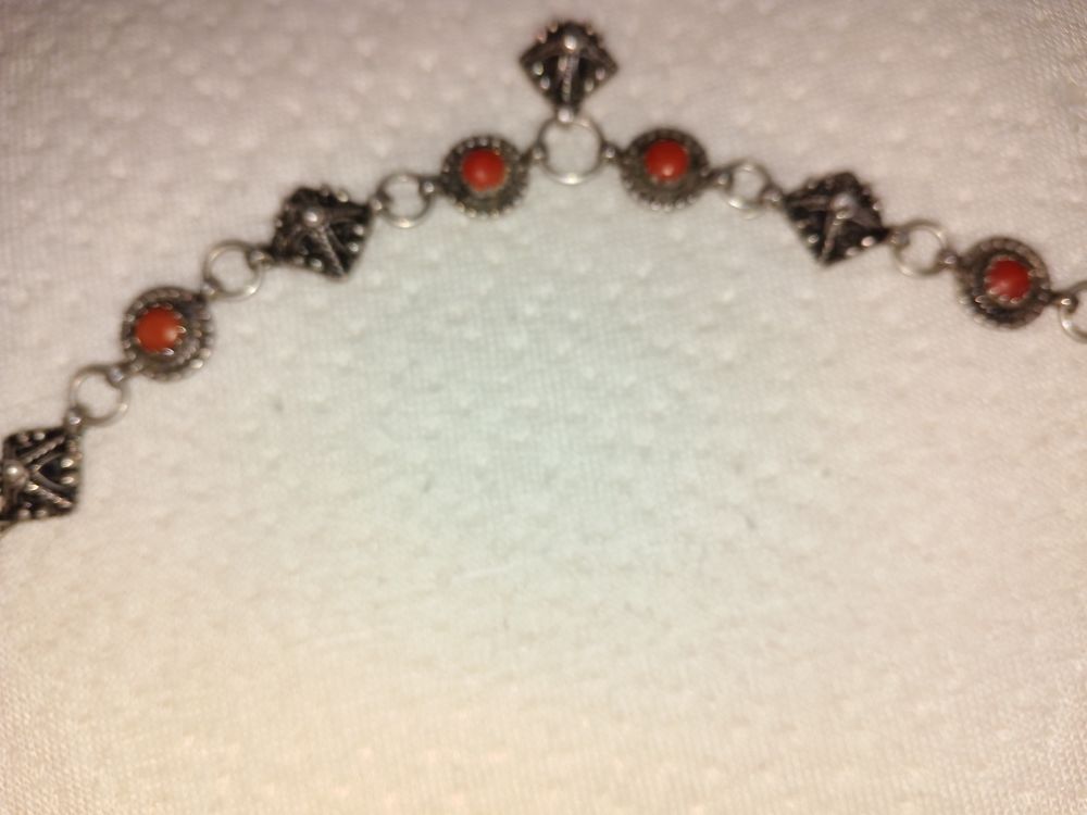 Collier en argent massif et vrai corail.ethnique berbere Bijoux et montres
