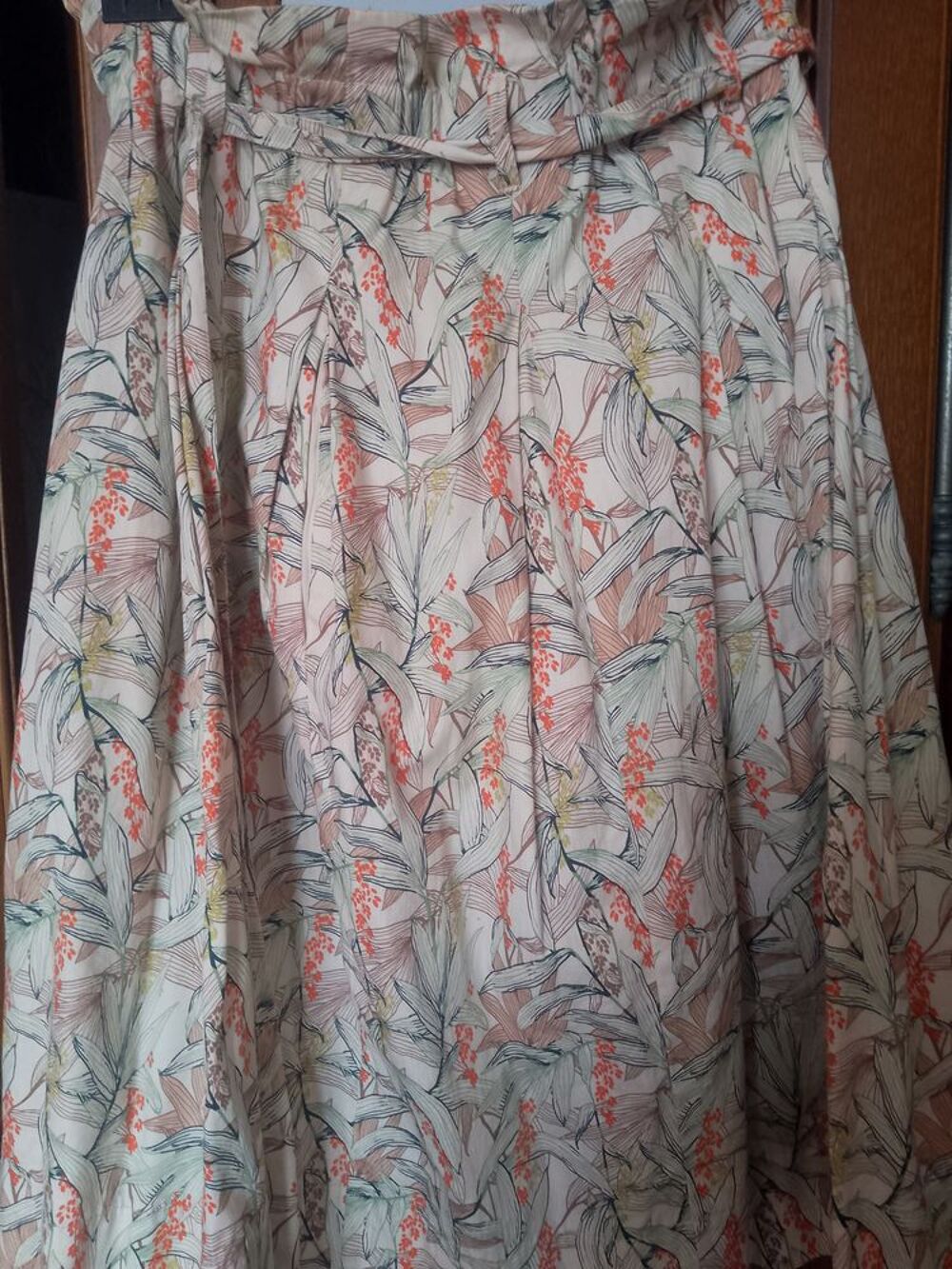 V&ecirc;tements femme 38/42, chaussures 38, 39, accessoires... Vêtements