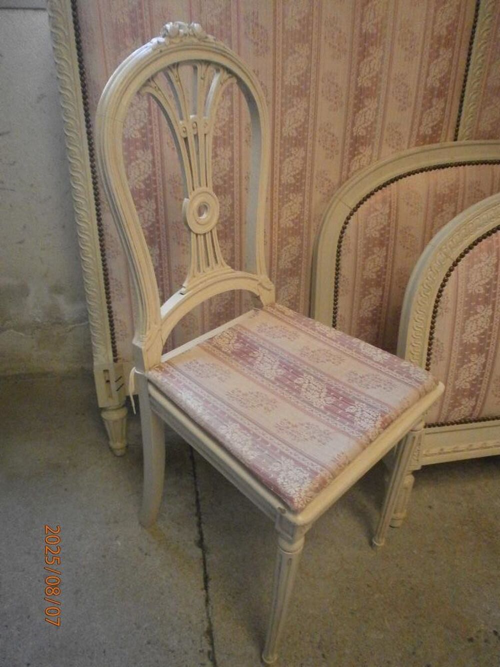 lits jumeaux et chaises Meubles