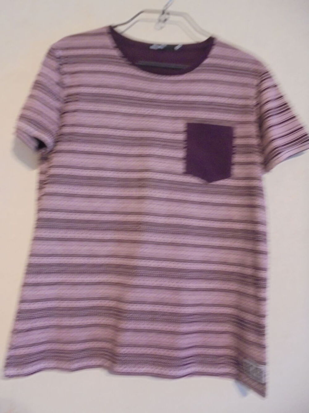 Tee-shirt ray&eacute; poche Bizzbee (93) Vêtements
