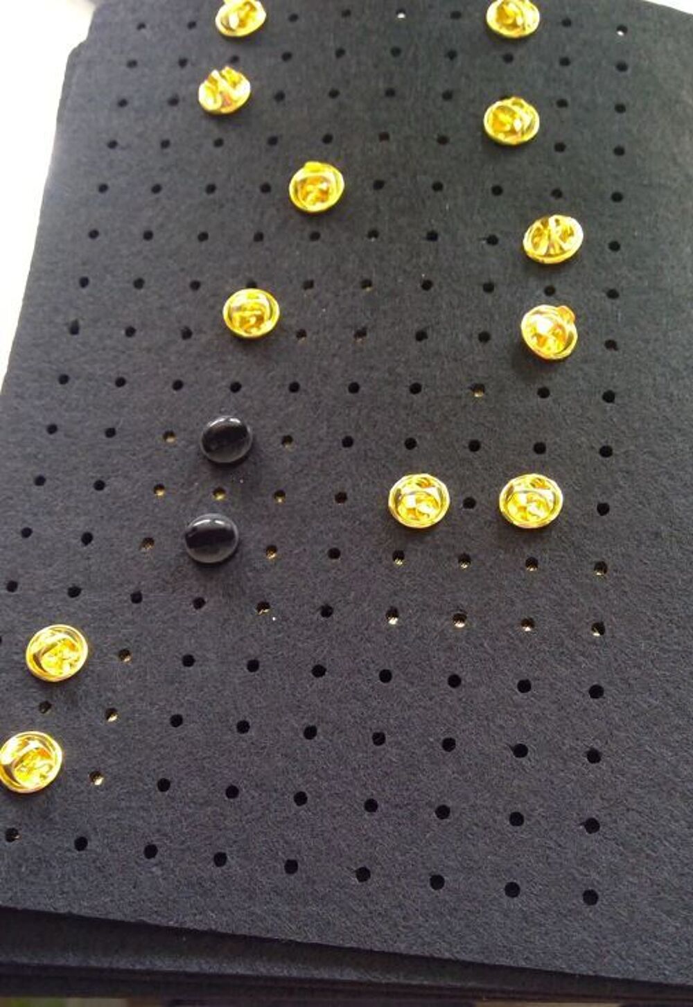 12€ M&eacute;dailles / pins Genshin Impact
Jeux / jouets