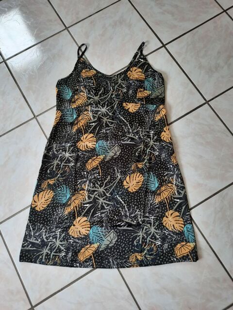 Nuisette satin� noire imprim� feuilles en satin T 40 - 42 10 Domart-en-Ponthieu (80)