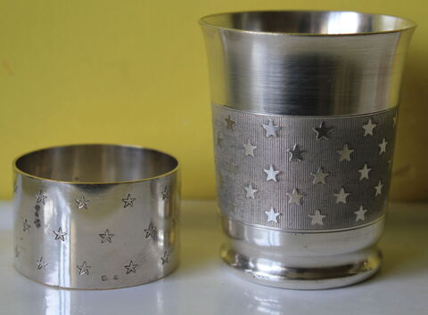 Timbale et rond de serviette toiles mtal argent  25 Issy-les-Moulineaux (92)