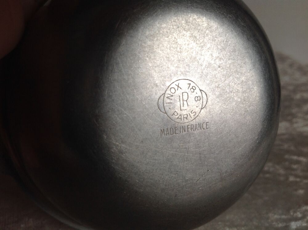 DEUX PETITES COUPELLES ANCIENNES EN INOX Envoi Possible
Cuisine