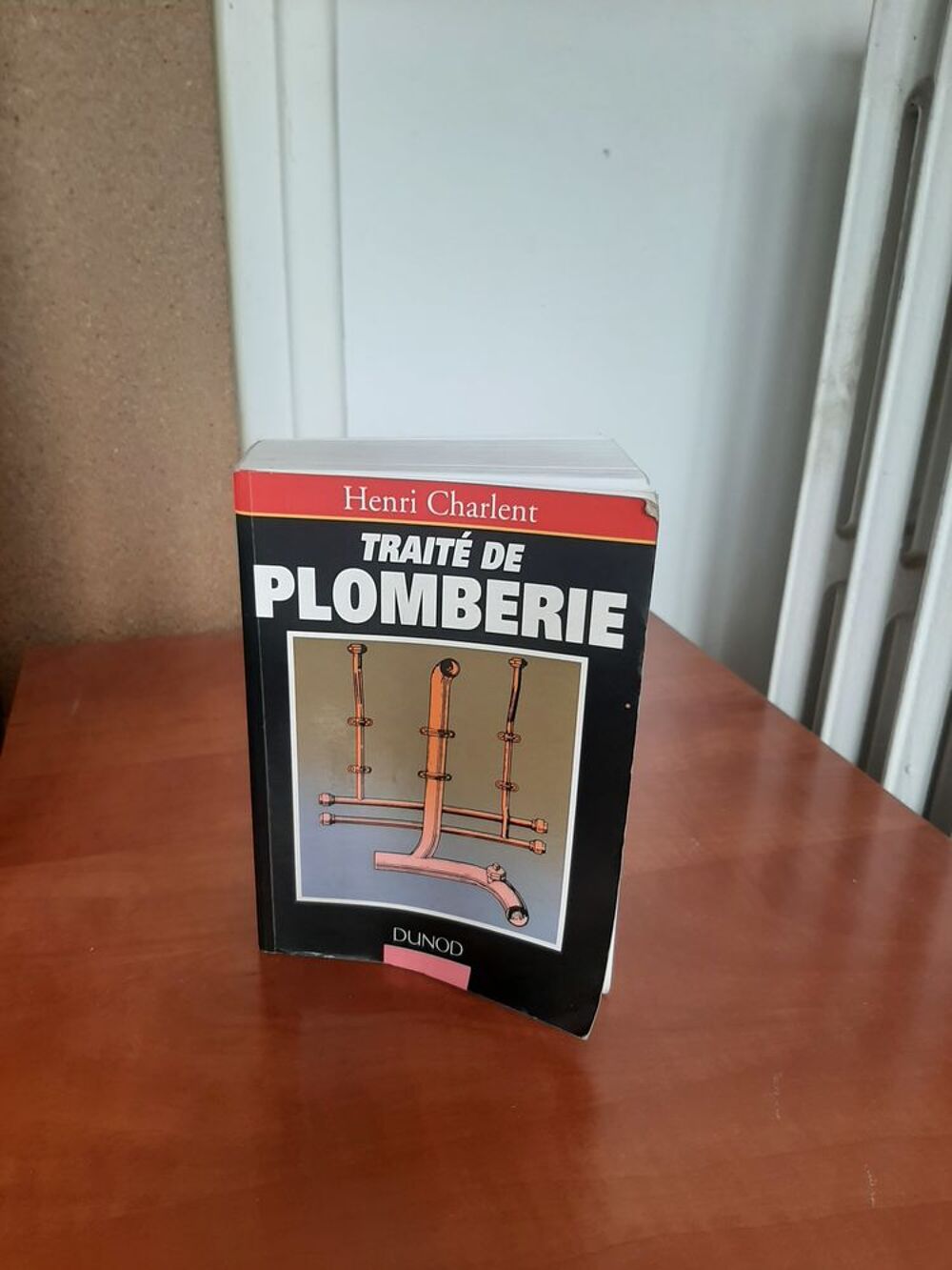 livre de trait&eacute; de plomberie en 884 pages. Bricolage