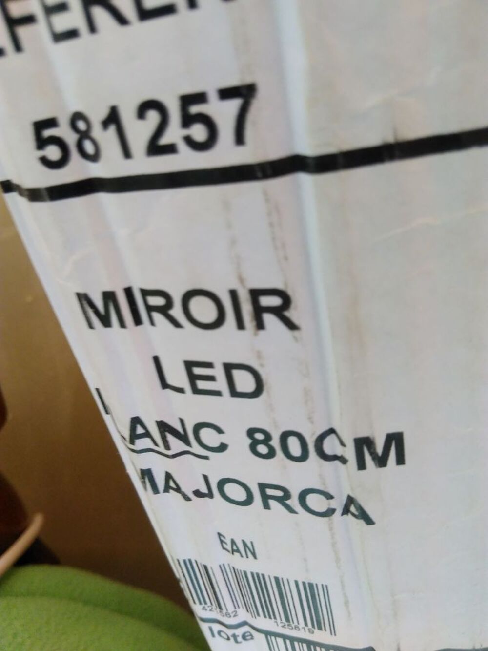 Miroir LED avec Ses 3 &eacute;tag&egrave;res tout neuf Meubles