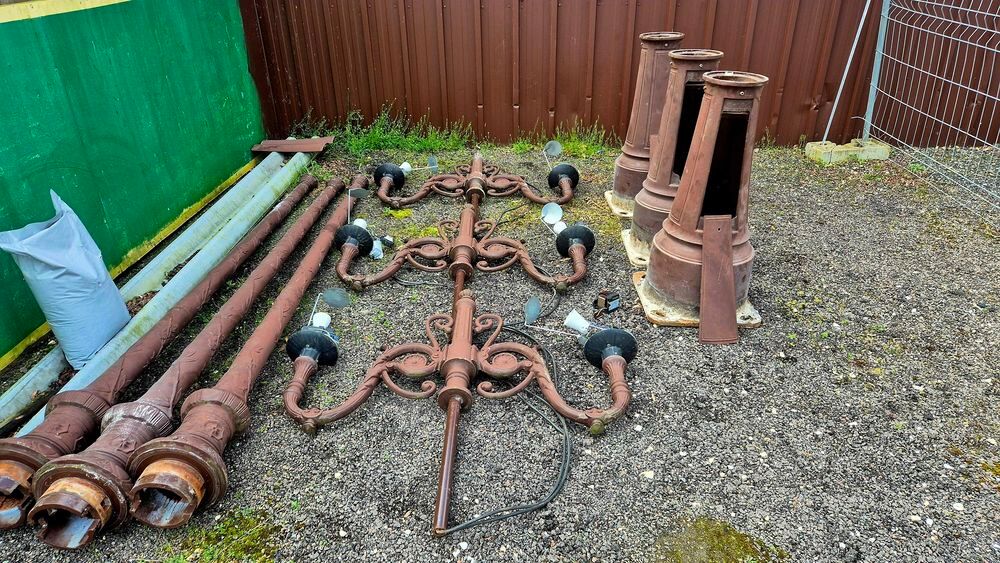 ancien Lampadaires ou r&eacute;verb&egrave;re en fonte Jardin