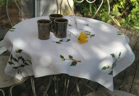 Nappe carre 90 cm toile coton blanc cass brode de fleurs, Saint-Philippe-du-Seignal (33)