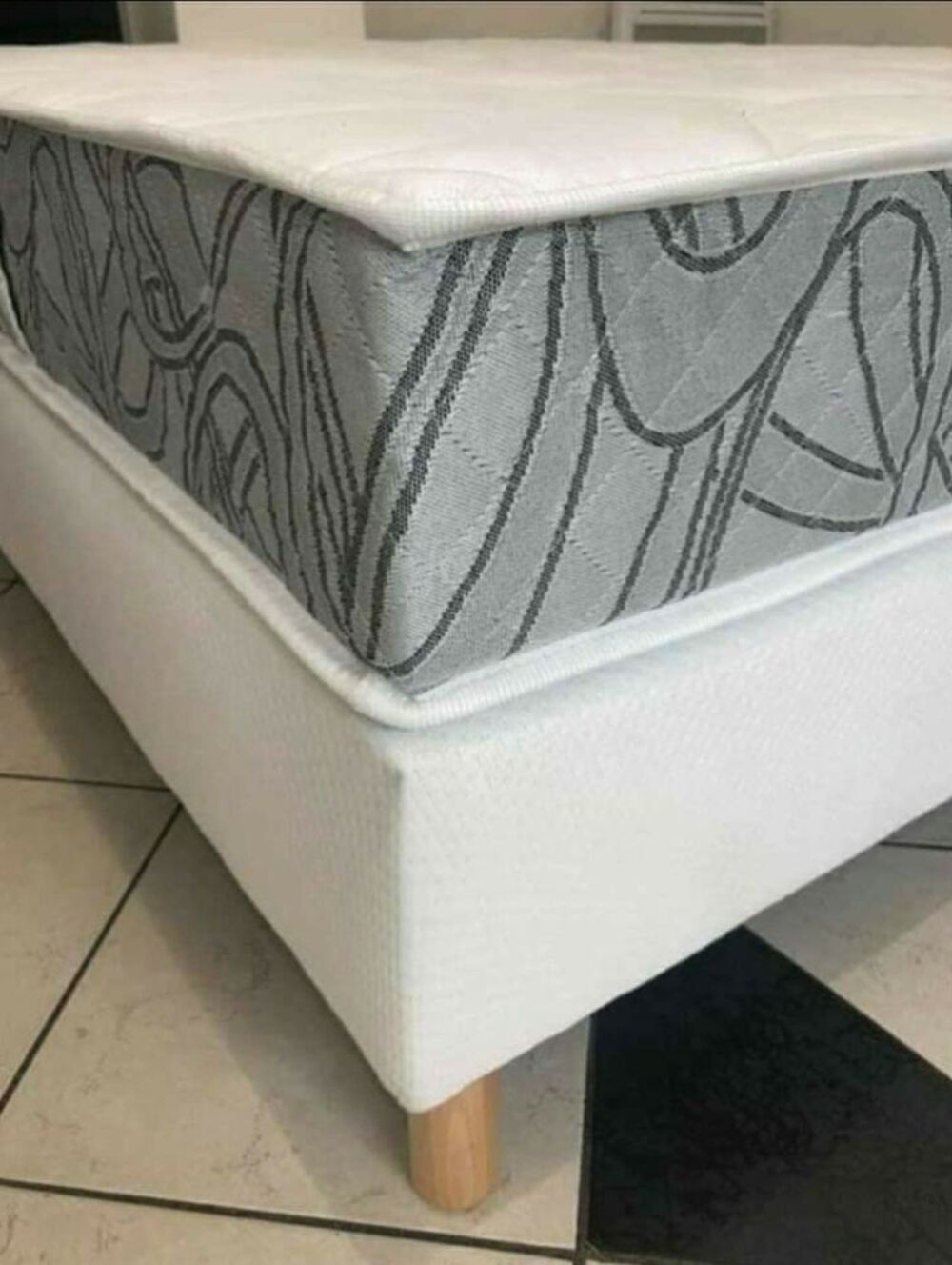 Matelas sommier neuf sous emballage livraison qualit&eacute; h&ocirc;tellerie ????? Meubles