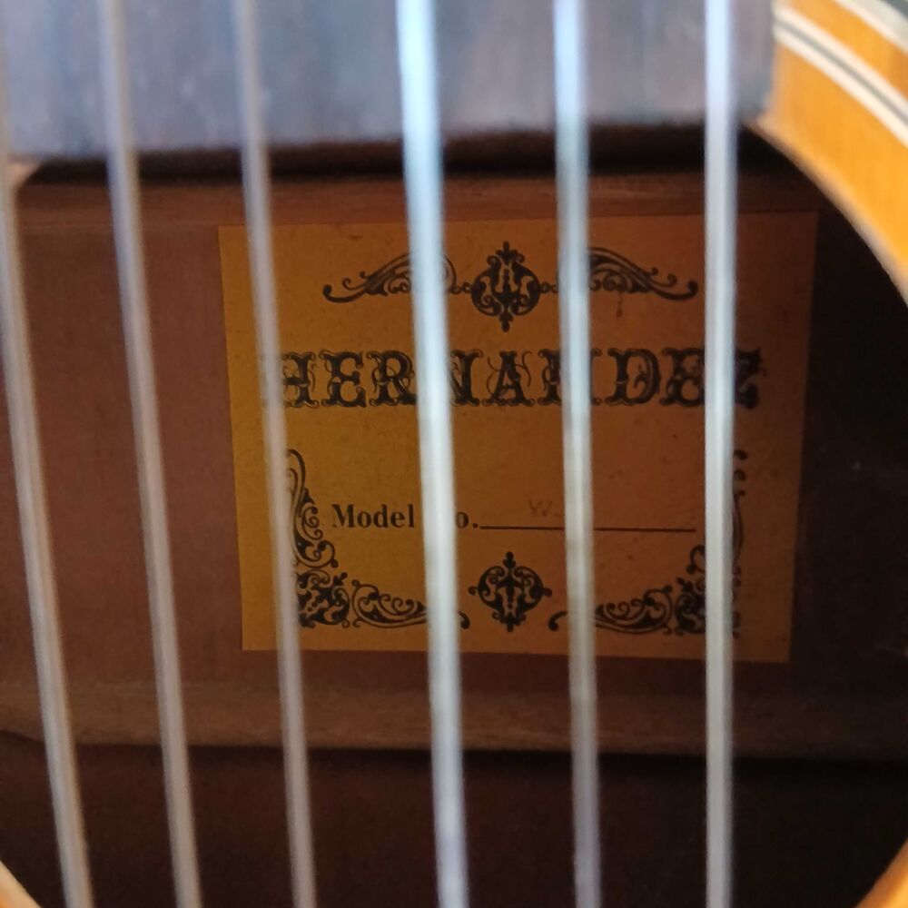 Guitare marque Hernandez tr&egrave;s bon &eacute;tat Décoration