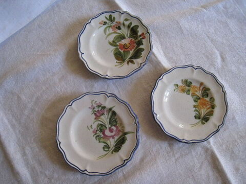3 petites assiettes décoratives fleurs 8 Vinay (38)