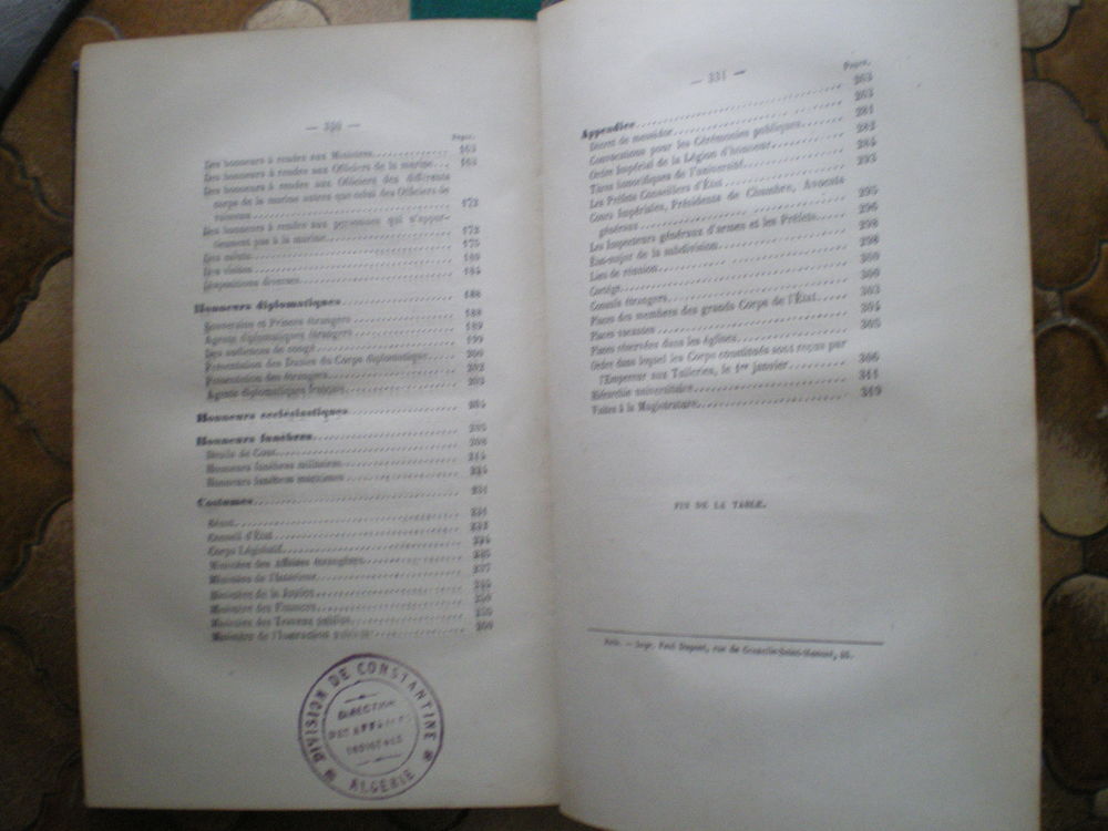 Livre " Le C&eacute;r&eacute;monial Officiel - Les Honneurs et Pr&eacute;s&eacute;ances" 