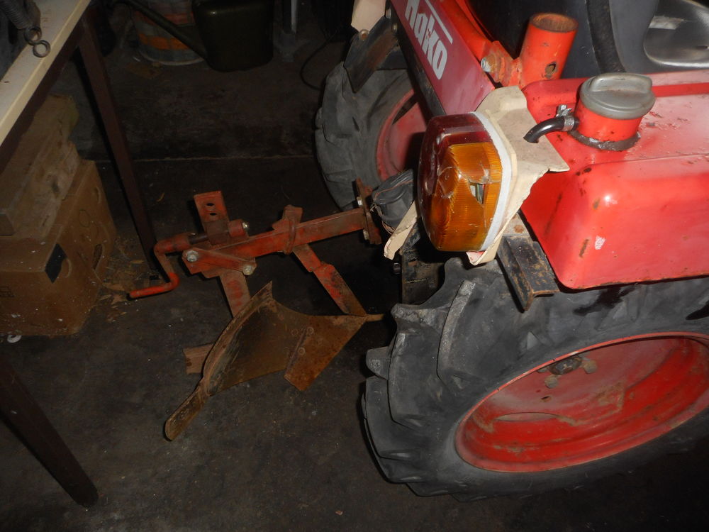 tracteur sortie de grange 23 cv diesel marque hako Jardin