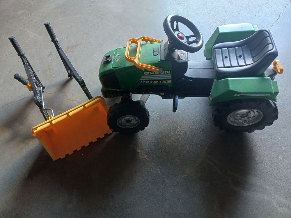 TRACTEUR A PEDALES Jeux / jouets
