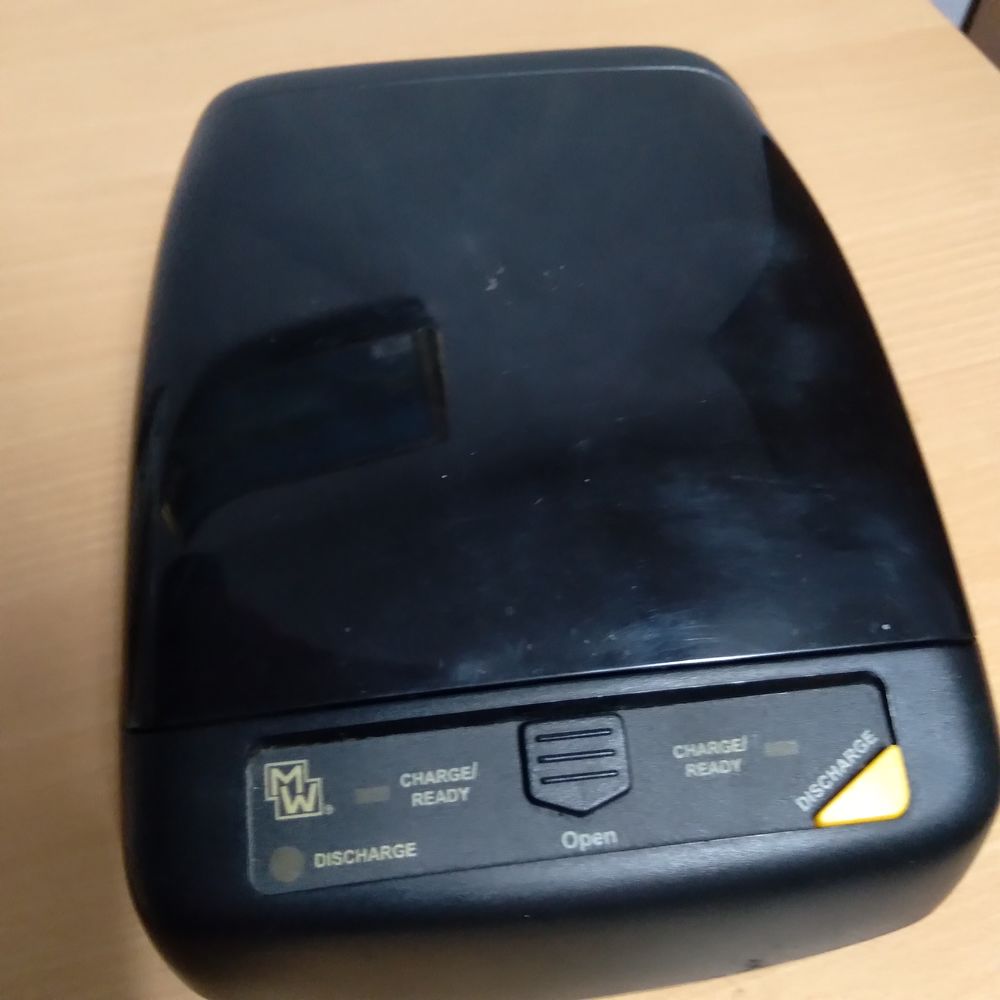 CHARGEUR DE PILES Bricolage