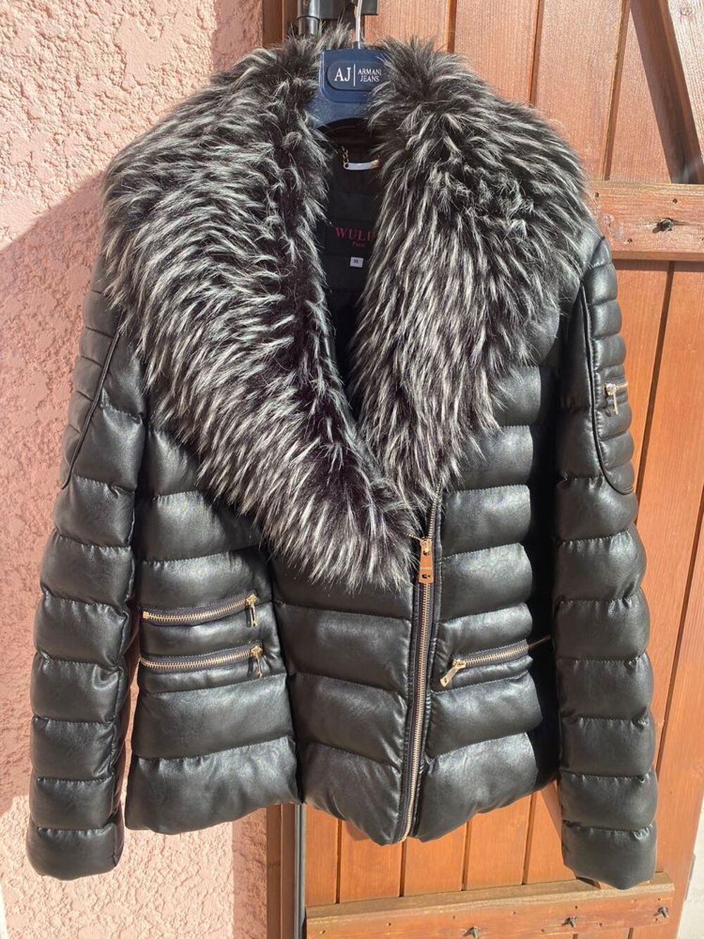 Doudoune noir. Vêtements