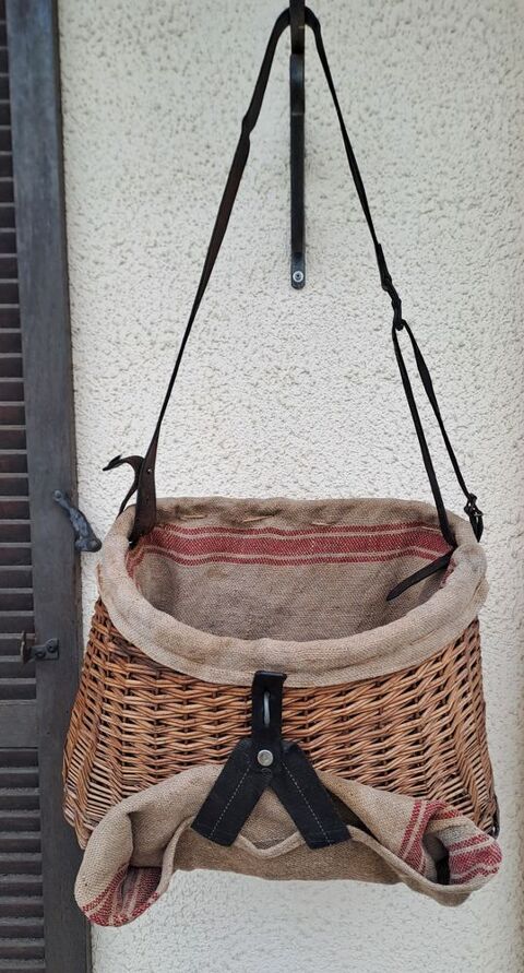 Hotte de rcolte  fruits en osier, ancienne. 40 Gex (01)