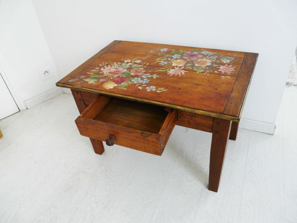 petite table basse ancienne, d&eacute;cor ajout&eacute; Meubles