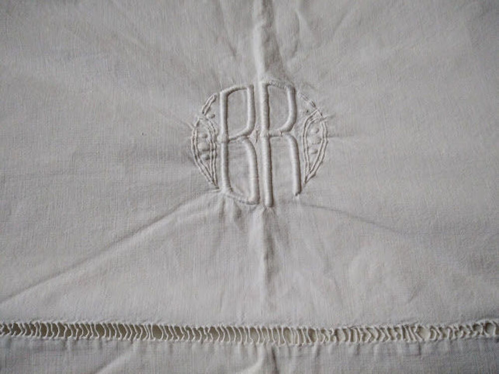 Drap ancien brod&eacute; main Décoration