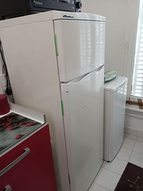 Frigo frigidaire réfrigérateur congélateur taille moyenne 60 Asnières-sur-Seine (92)