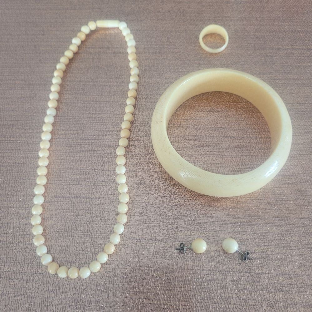 PARURE IVOIRE ANCIENNE / MONTRES ANCIENNES Bijoux et montres