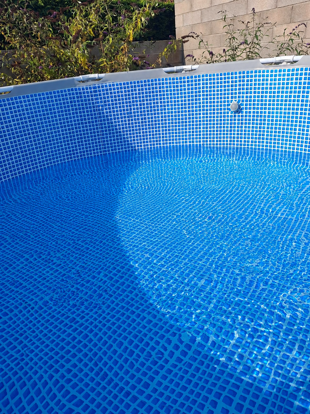 pompe+echelle+ piscine 
tr&egrave;s bon &eacute;tat Sports