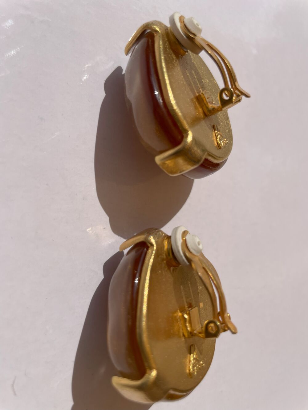BO Clip dor&eacute;e r&eacute;sine orange iris&eacute; ANTIGONA Bijoux et montres