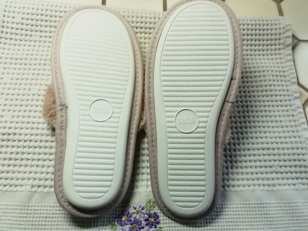 Chaussons fourr&eacute;s neufs 38 /39 rose Chaussures