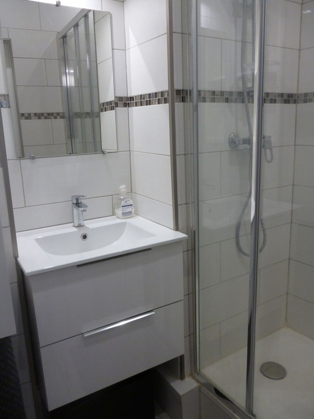 Vente Appartement studio meublé en RDC dans voie piétonne Paris 14