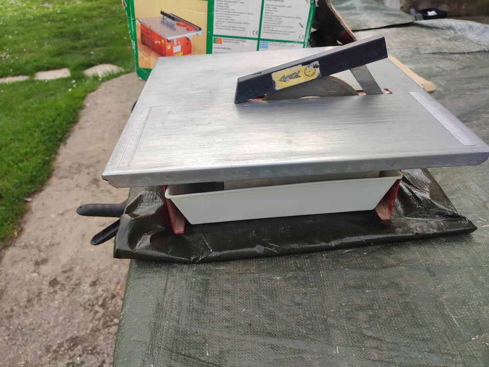 Machine &agrave; d&eacute;couper les carreaux,le marbre,la pierre Bricolage