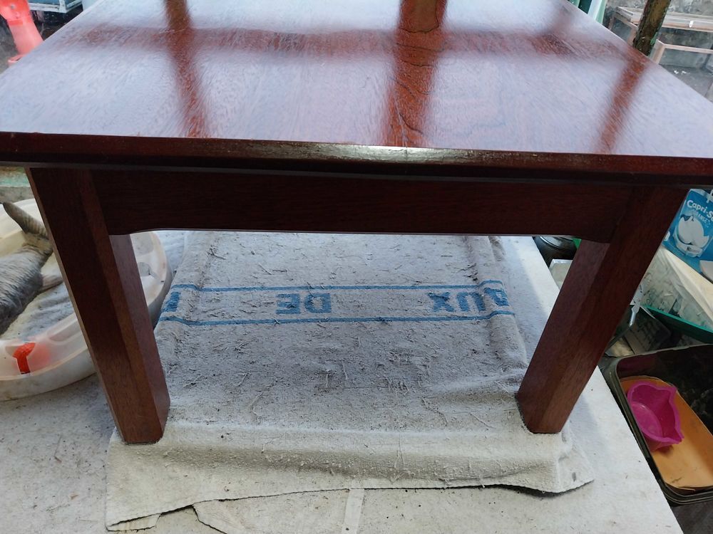 Table Basse carr&eacute;e en merisier massif. Meubles