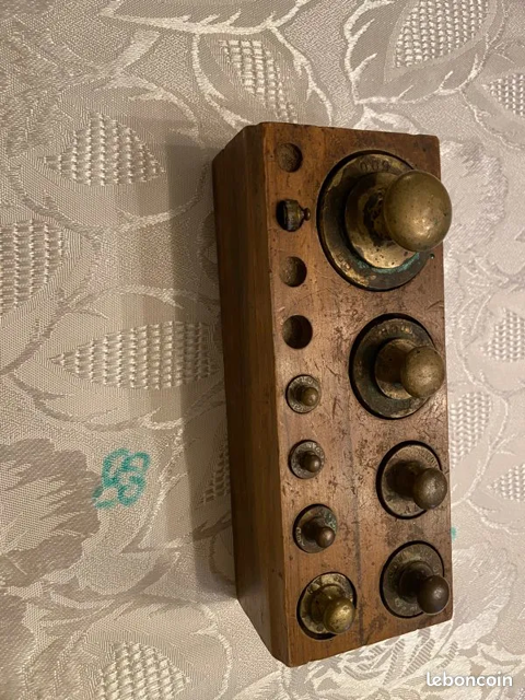 Ancienne Boite poids en laiton. Vintage 25 La Mulati�re (69)