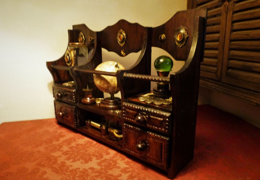 Cabinet de Curiosit&eacute;s "VICTORIAN CURIOSITIES" Steampunk Décoration