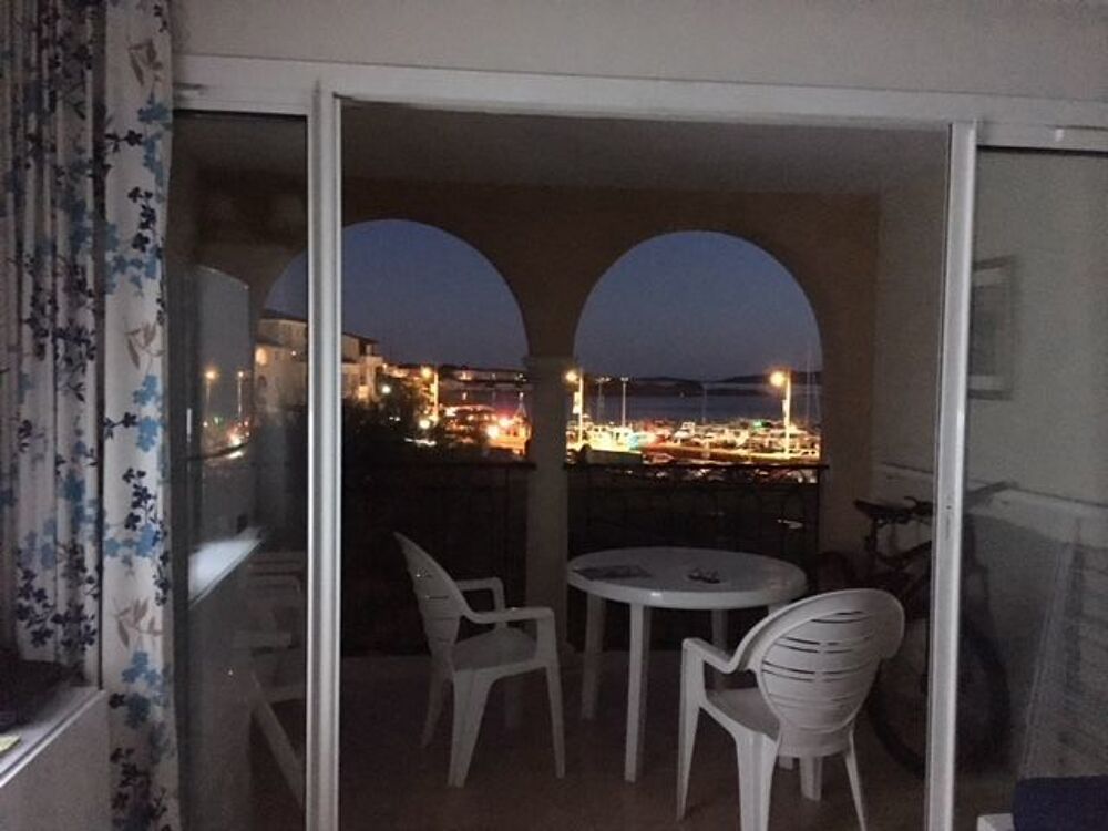   T2  CLIMATISE TERRASSE VUE MER ET PISCINE  SIX FOURS LES PLAGES(VAR) Vacances  / Offres de location 