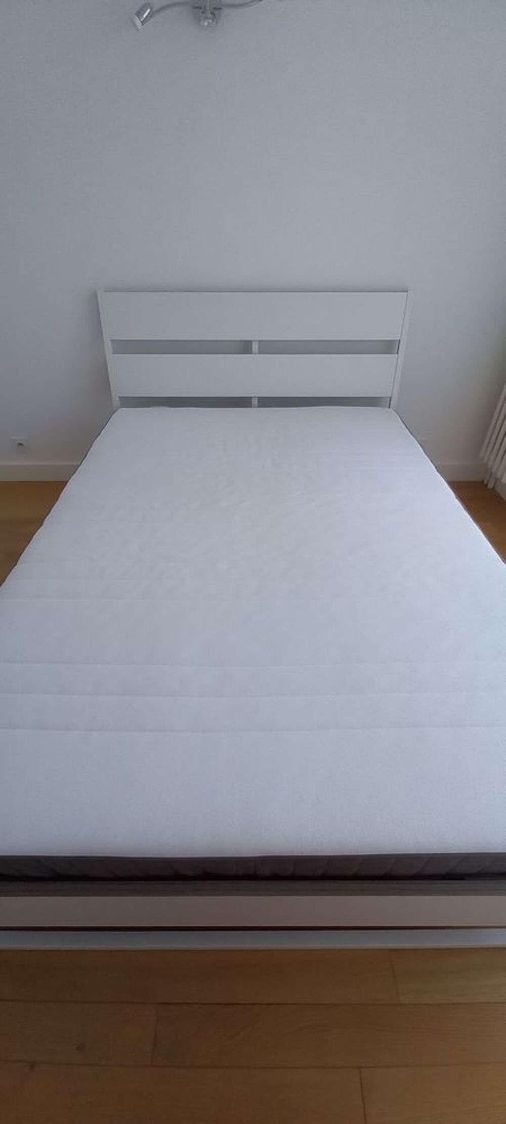 Lit double + matelas + sommier Meubles