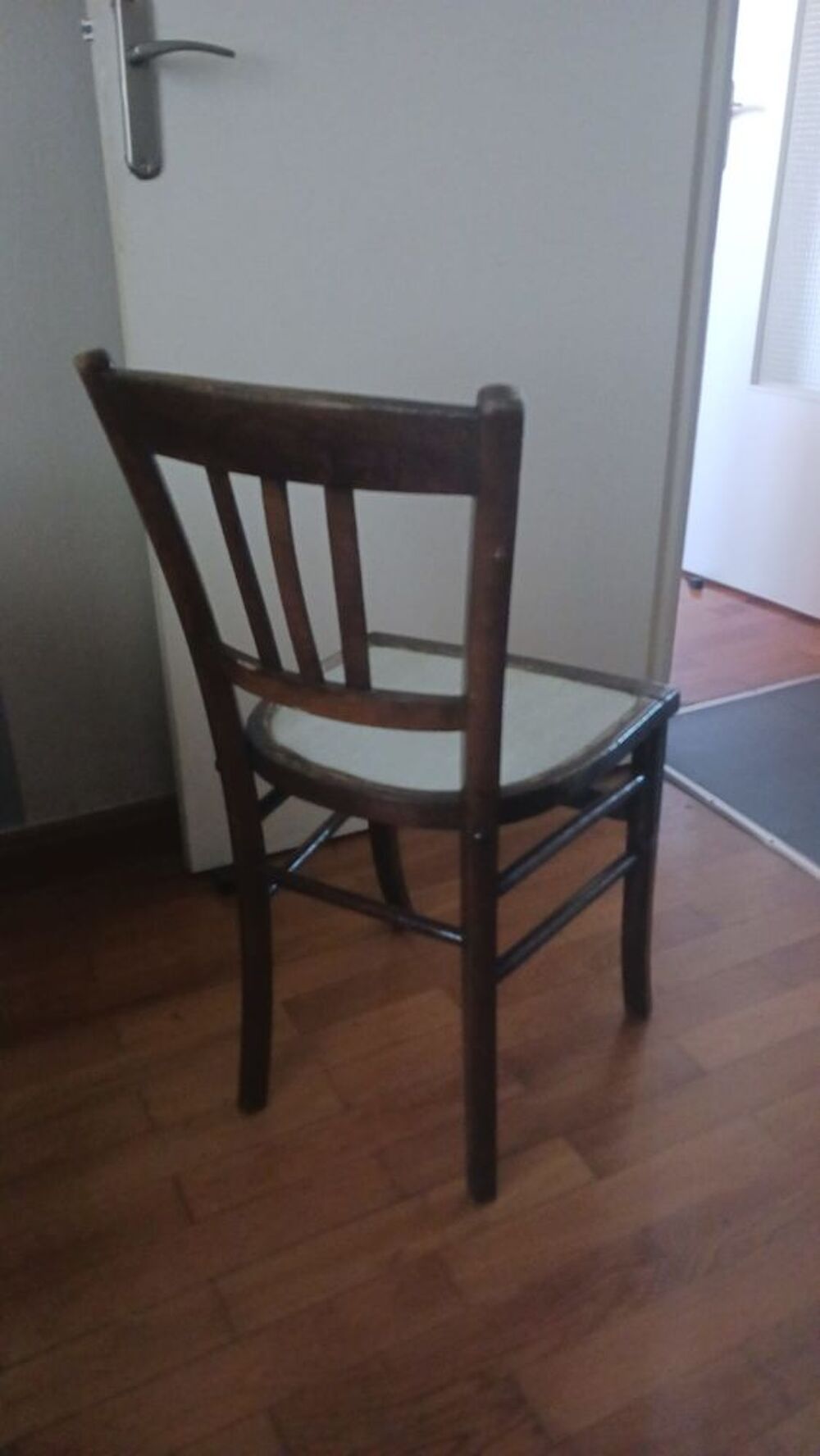 Lot de 3 chaises diff&eacute;rents styles Meubles