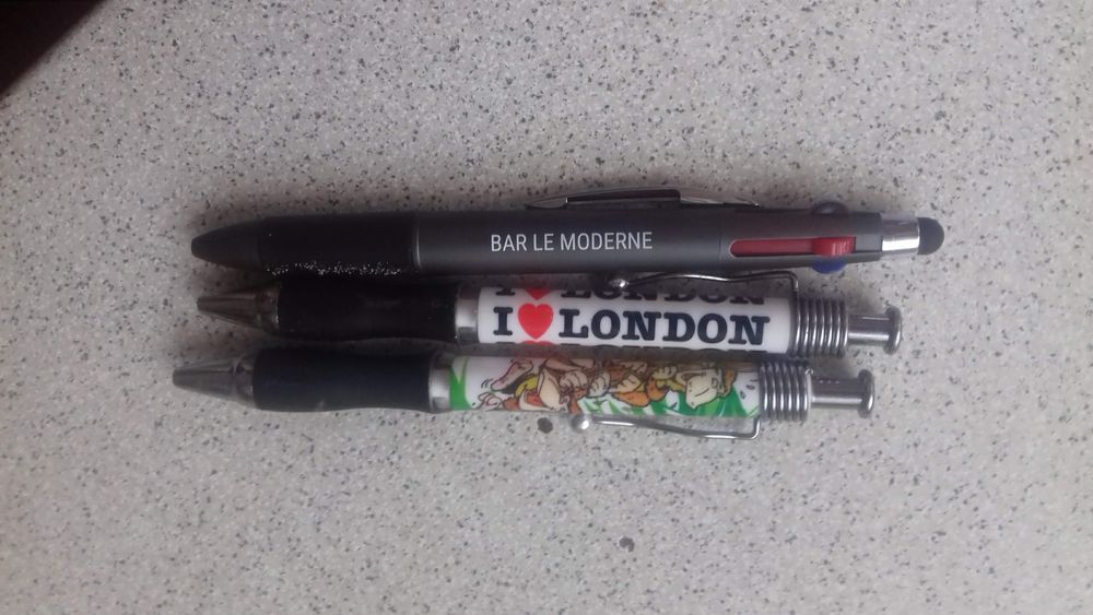 stylo 4 couleur et autre 