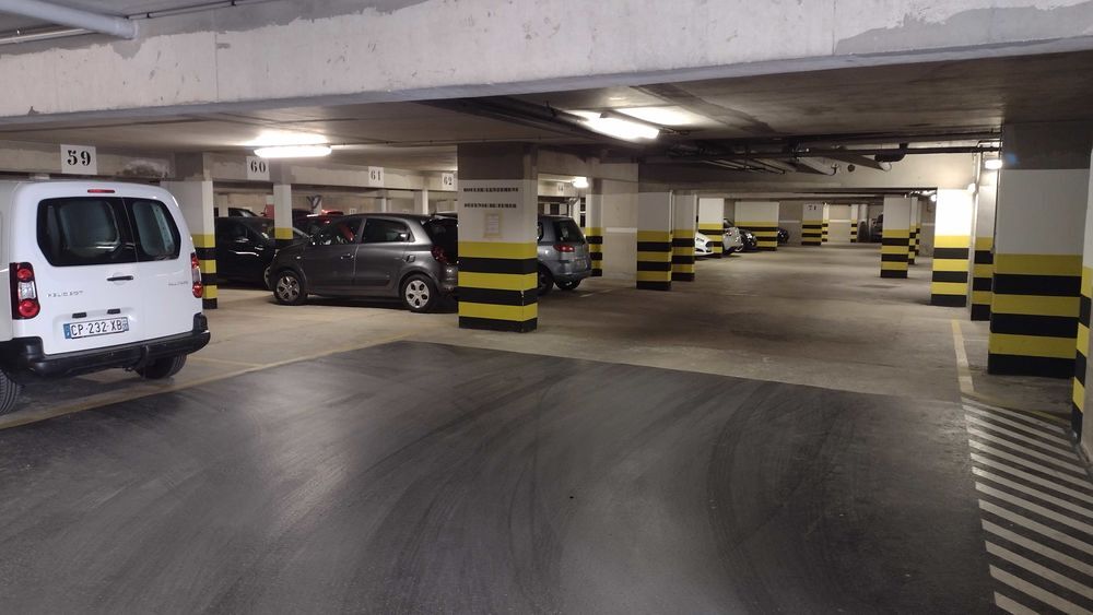 Location Parking/Garage emplacement de parking - Reims Centre ville - 8m² Reims