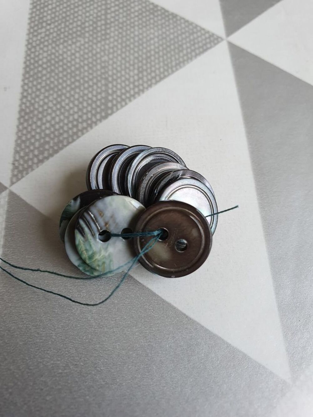 Boutons iris&eacute;s Décoration