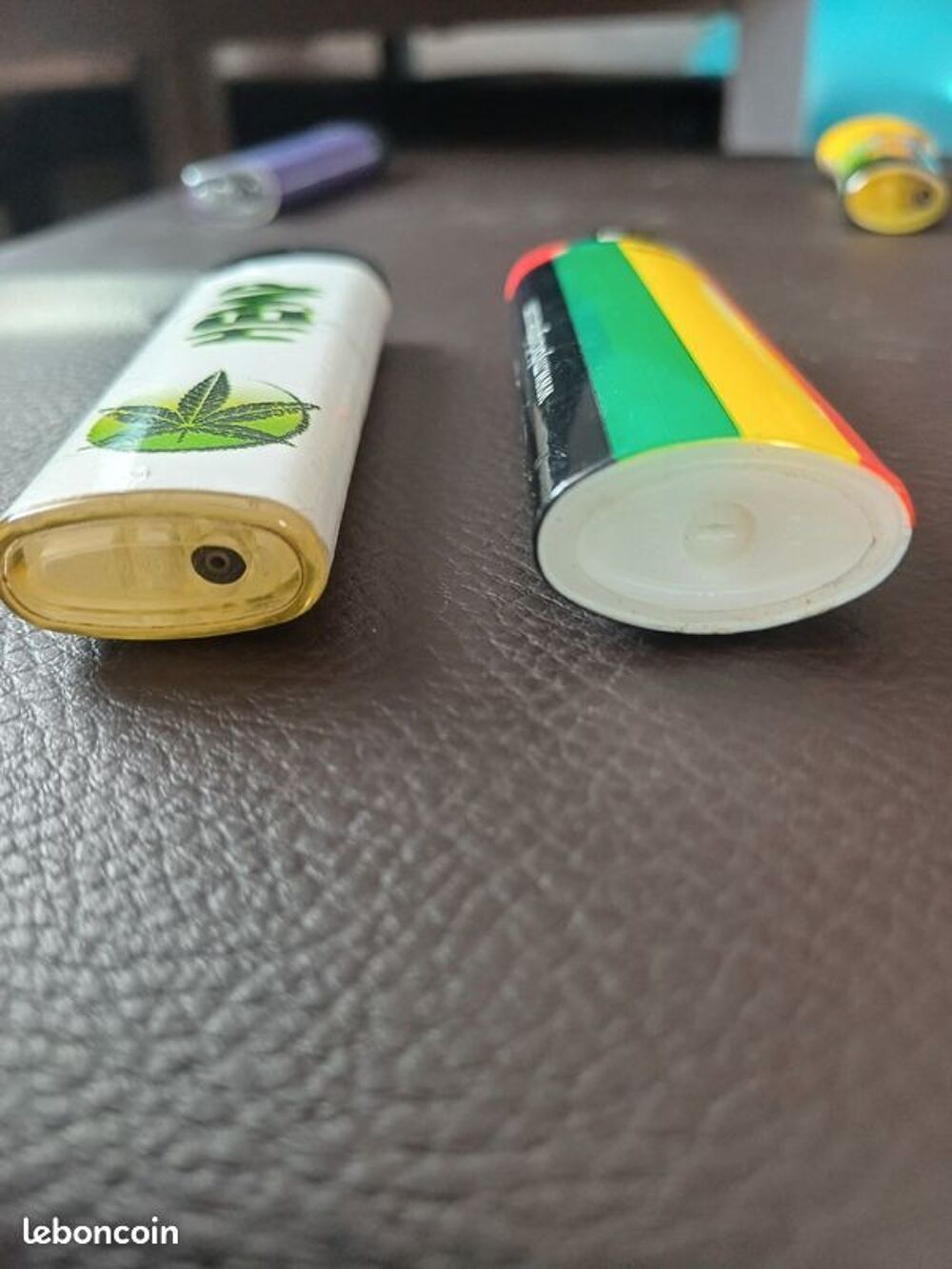 Lot de 2 briquets
l 