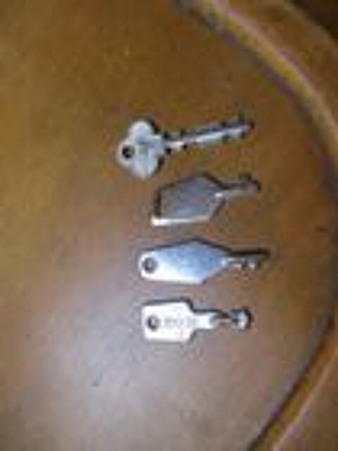 Diverses clefs de valise collectionneurs ou autres 0 Mérignies (59)