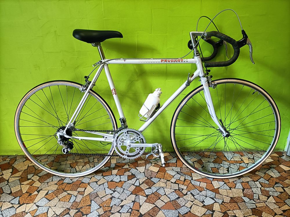 V&eacute;lo de course vintage PEUGEOT (tr&egrave;s bon &eacute;tat) V�los