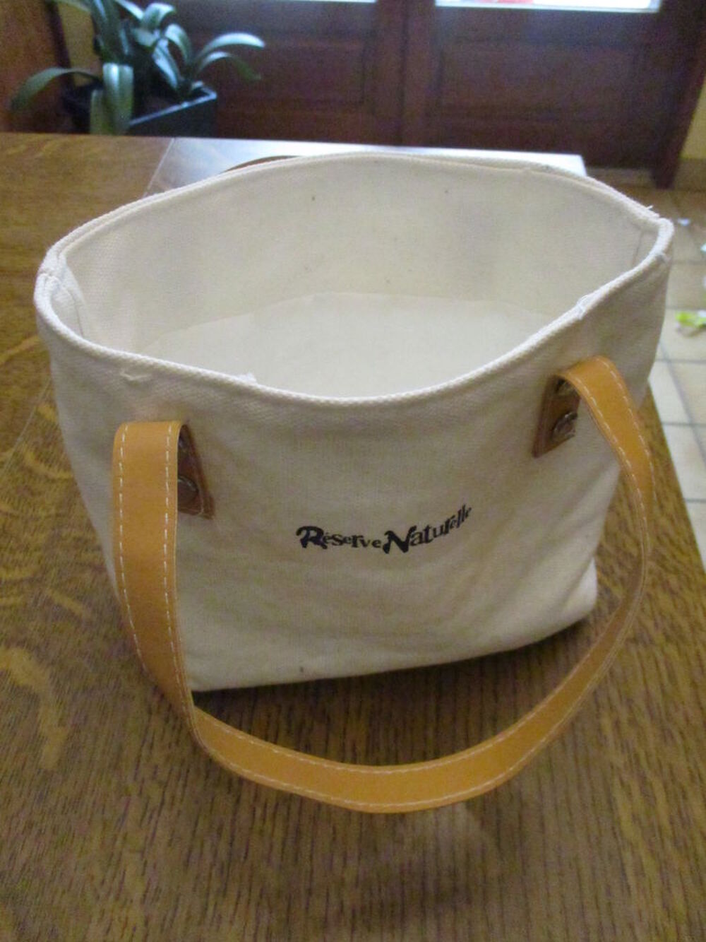 petit sac doubl&eacute; neuf couleur beige manche cuir pour tout Maroquinerie