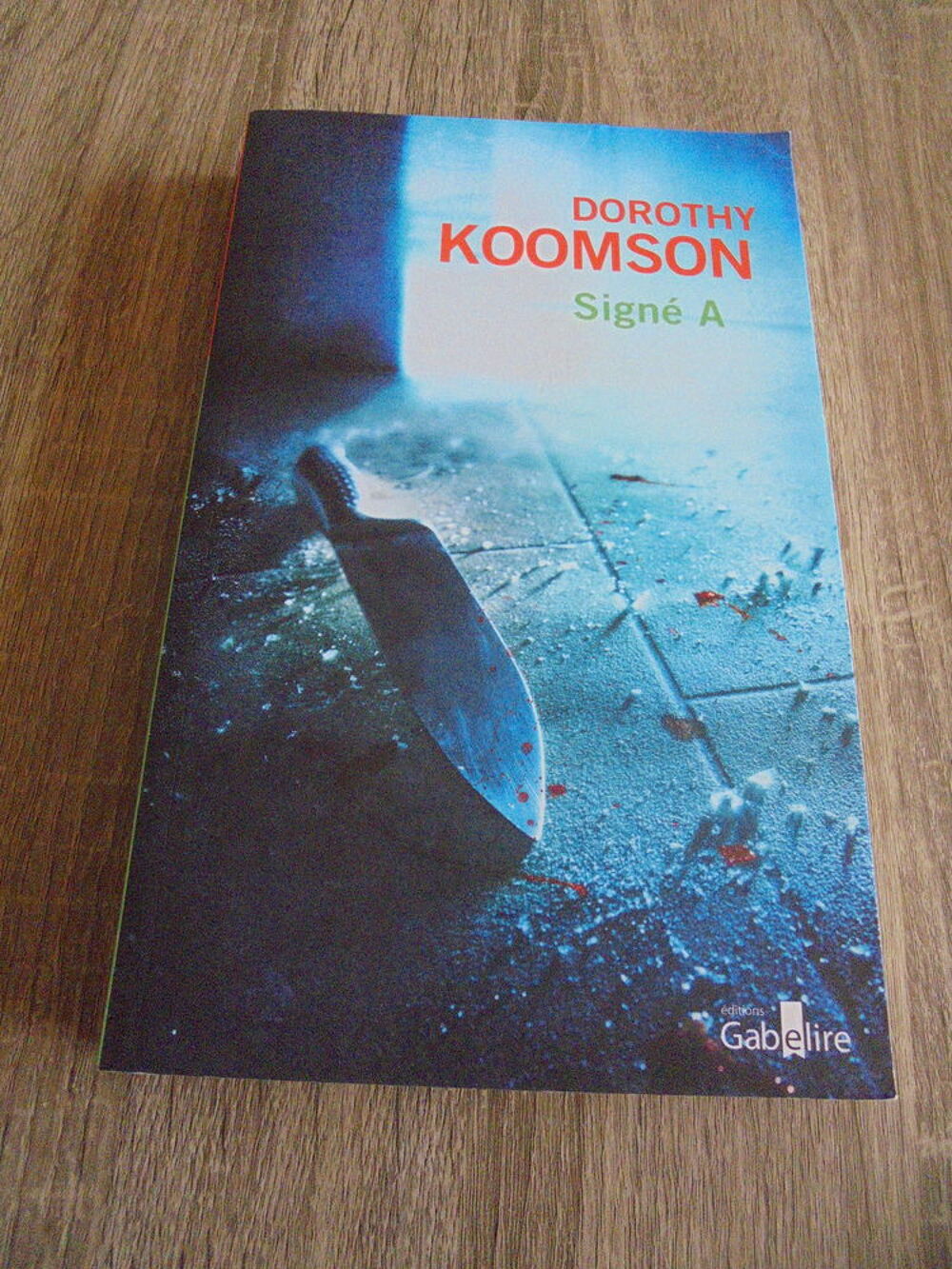 Sign&eacute; A (107) Livres et BD