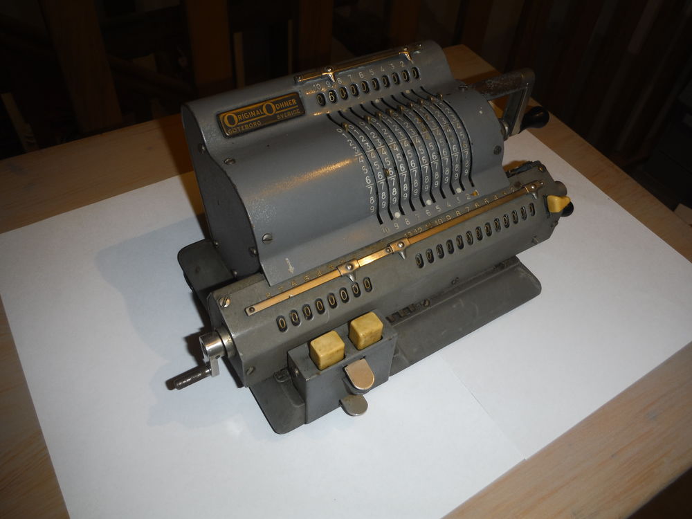 calculatrice m&eacute;canique ou arithmom&egrave;tre 