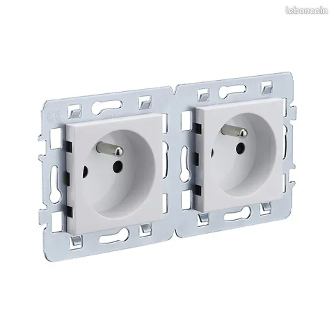Double prise à encastrer 2P+T 16A cache blanc + support méta 5 Serres-Castet (64)