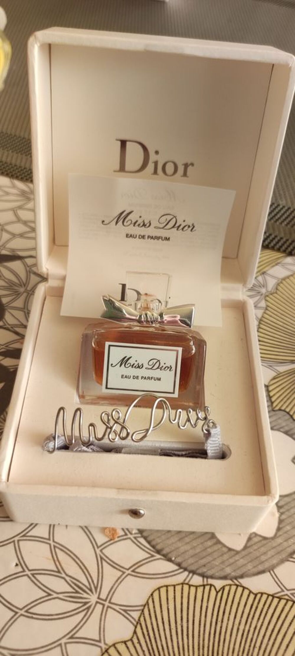Lot de 5miniatures de parfum collector dans leurs coffret d 