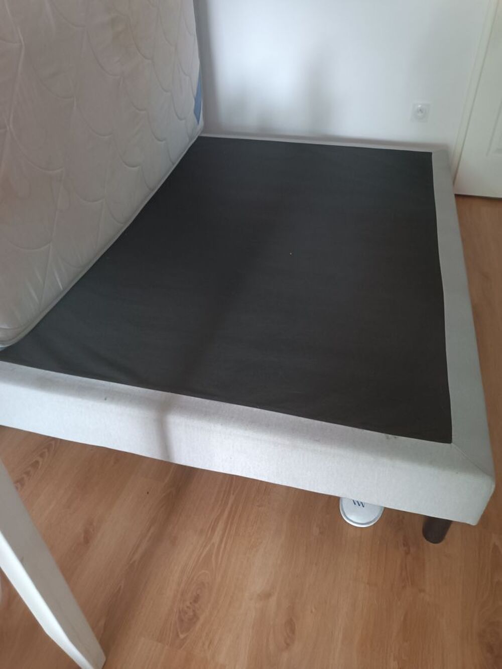 Matelas et sommier 140/190 marque Dreamtech Meubles