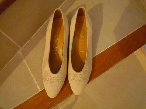 escarpins dessus cuir brod� tbe taille 40 10 Agde (34)